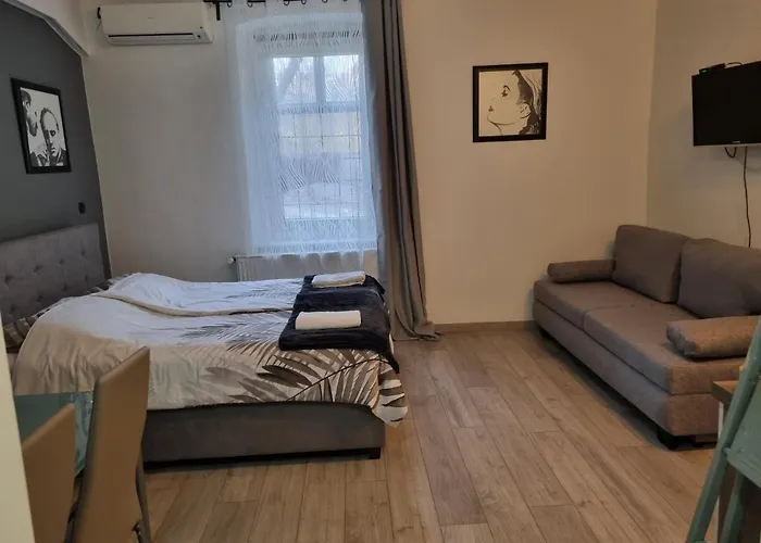 Apartments Top Center