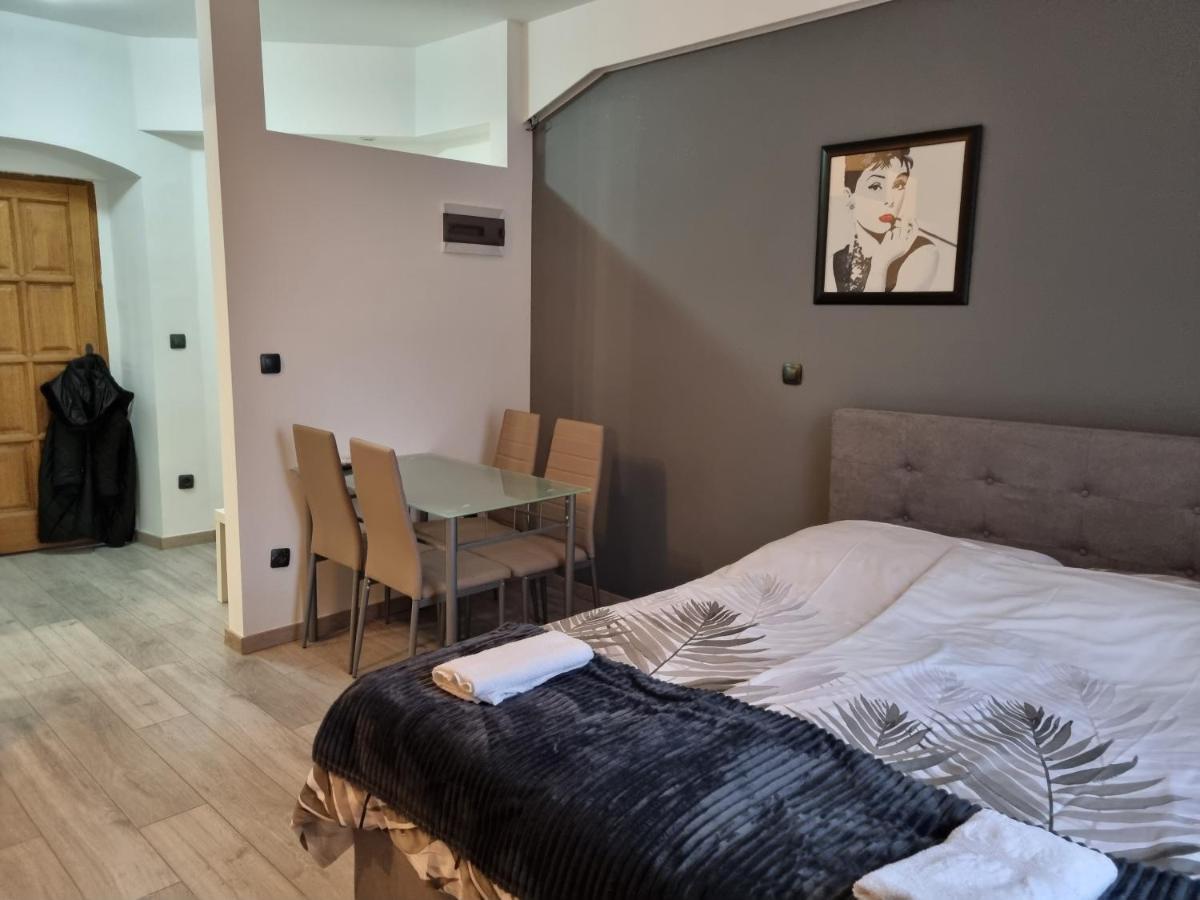 Apartament Center *