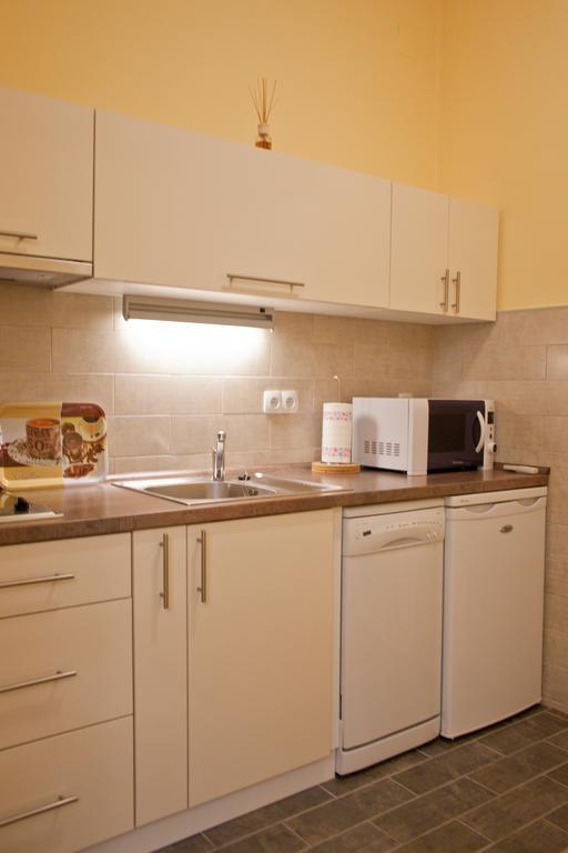 Apartments Top Center *