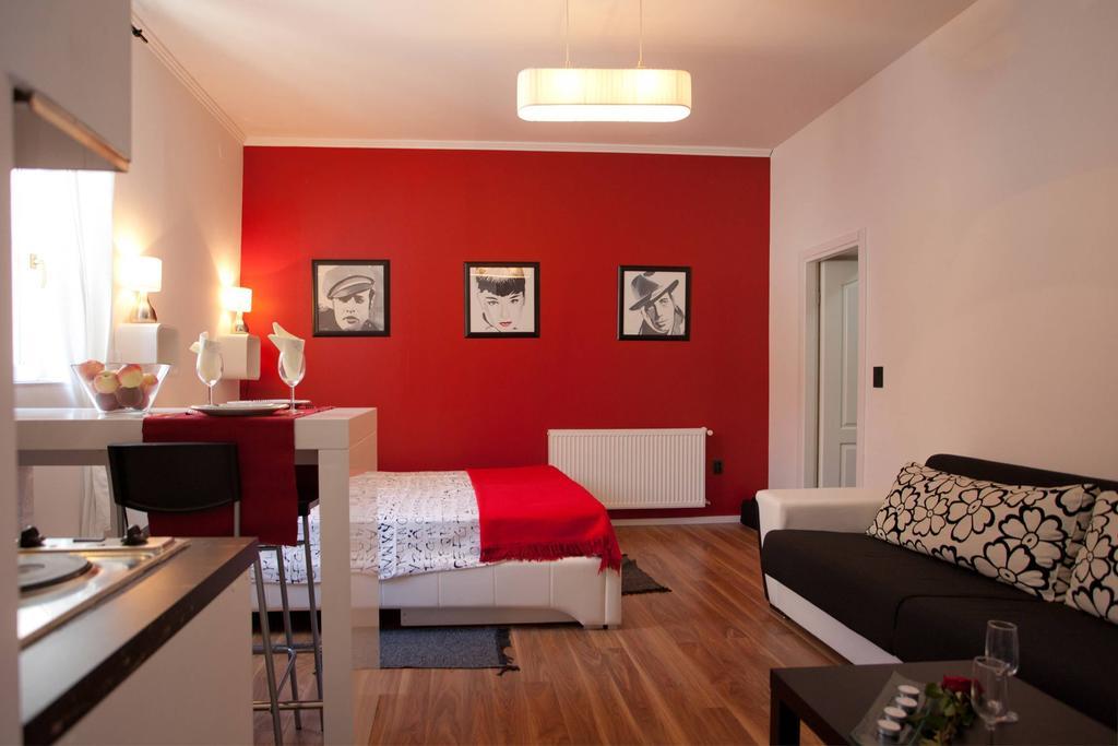 Apartments Top Center